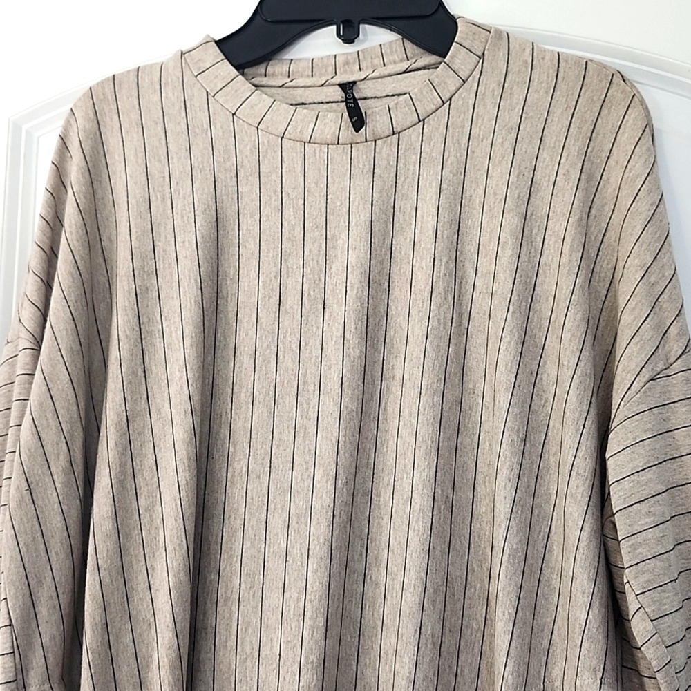 NWOT CAPOTE Striped Beige & Navy Women's Sweater With Pockets Small - Picture 3 of 13